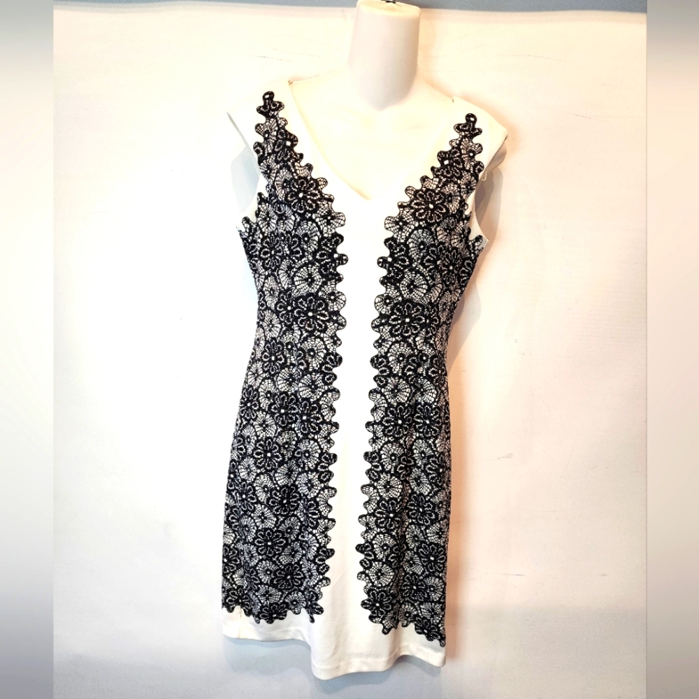 Maggy London Sleeveless White & Black  Midi Dress Size‎ 6